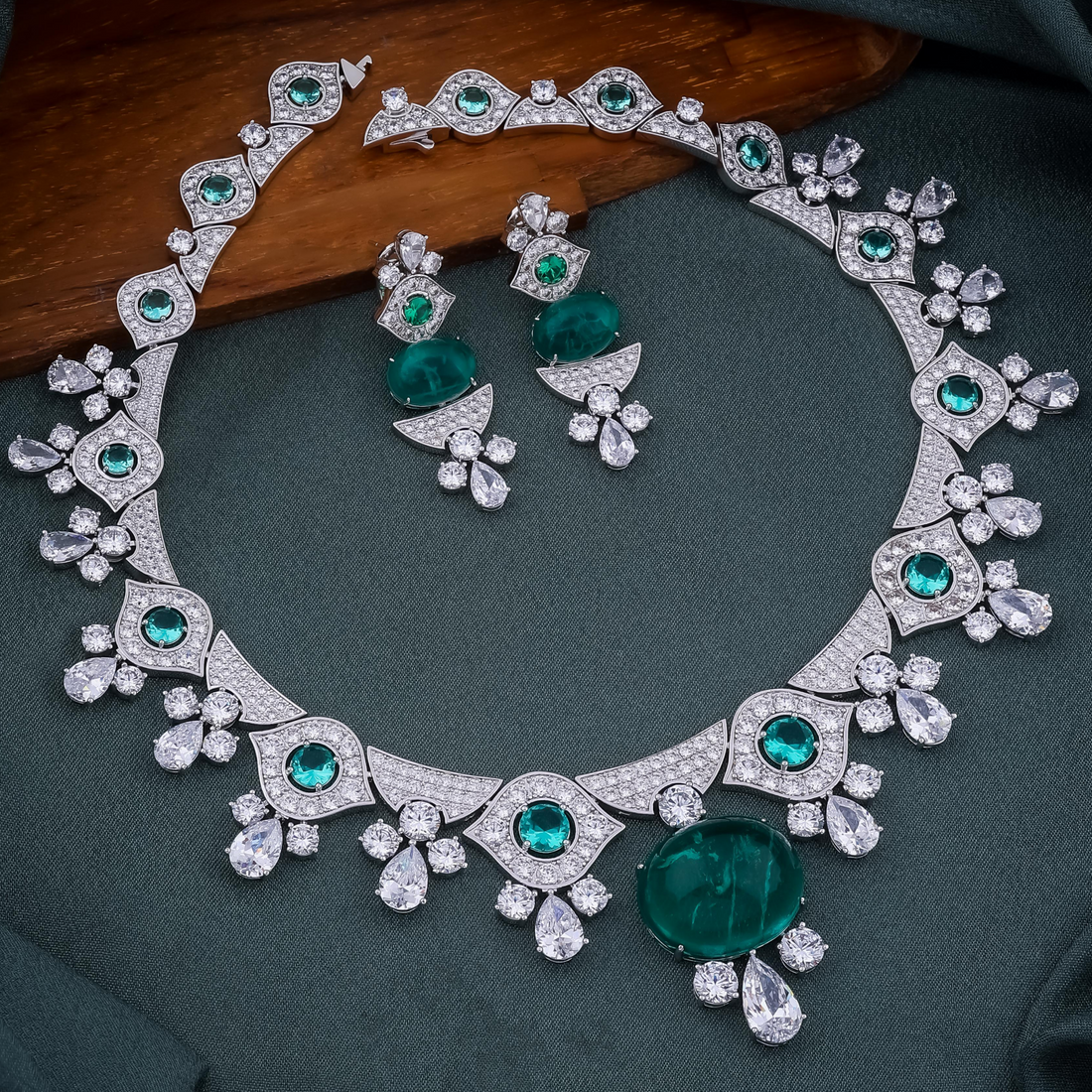 Emerald & Diamond Royal Necklace Set