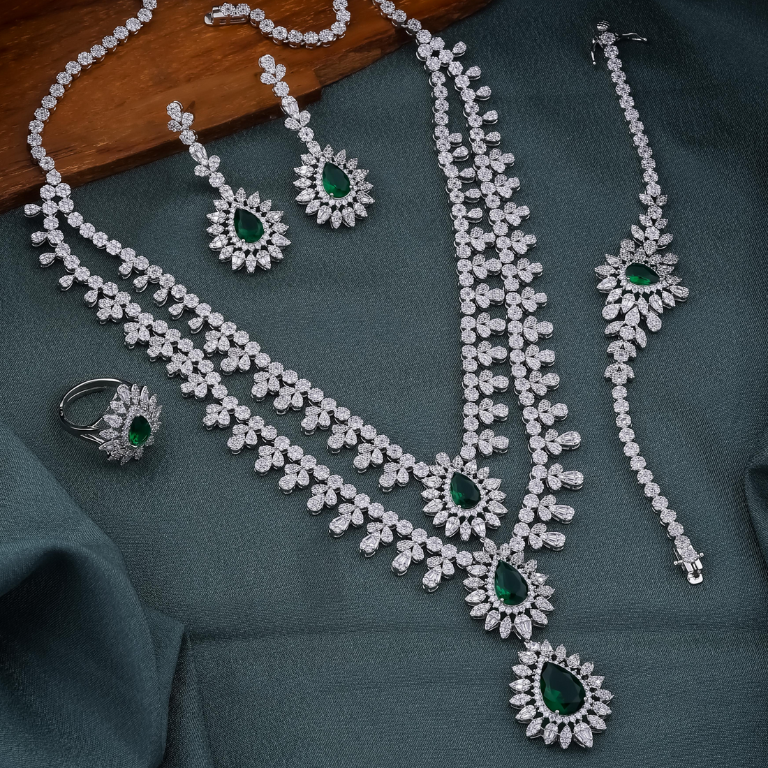 Emerald & Diamond-cut Bridal Necklace set